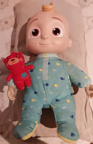 Boneco JJ Cocomelon bedtime Candide
