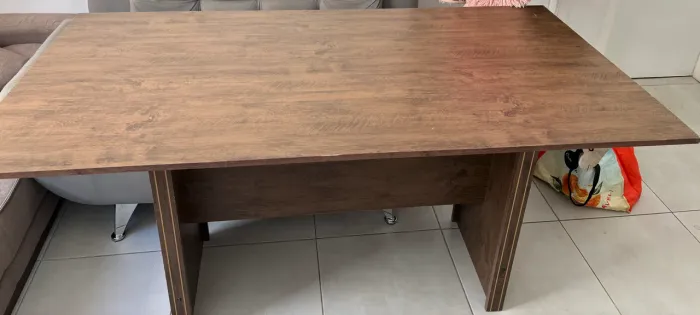 Mesa de jantar de madeira com 5 cadeiras cadeiras, boa qualidade