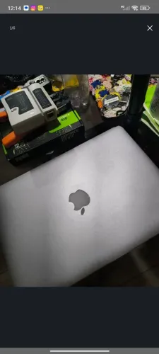 MacBook Air Apple