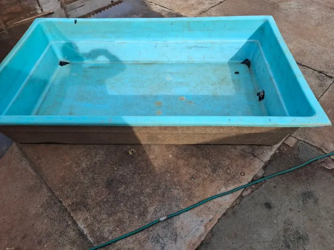 Piscina azul pequena