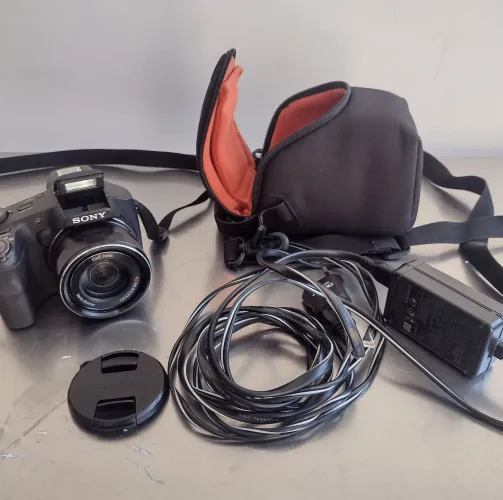 Câmera Sony com Acessórios e Case
