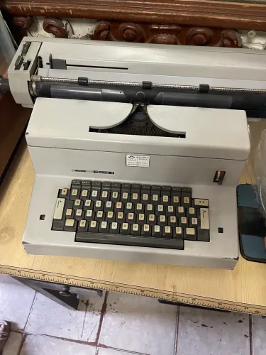 Vendo máquina de escrever olivete Tekno 3