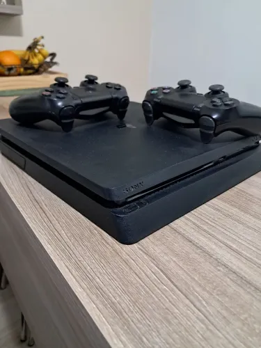 Playstation 4 slim