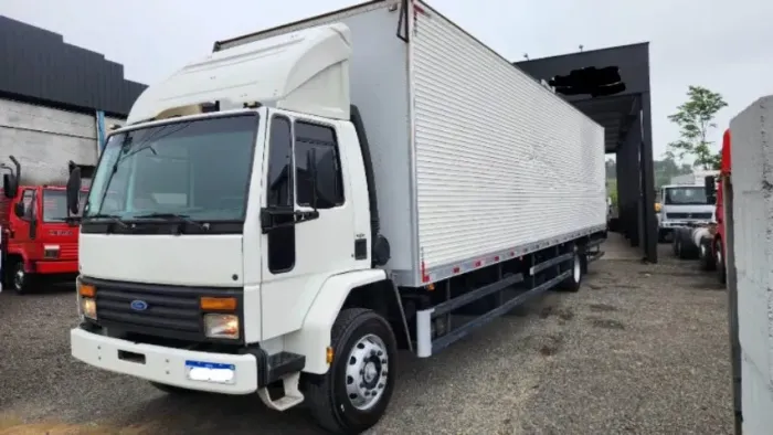 Ford Cargo 1415 toco 4x2 1996 e baú de 11 m