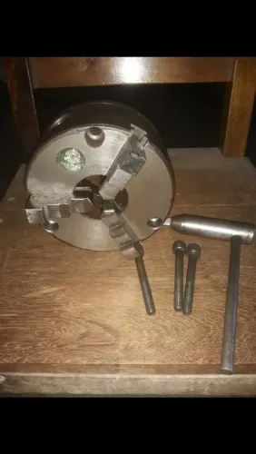 Placa de 130mm da marca centrex auto centrante. 