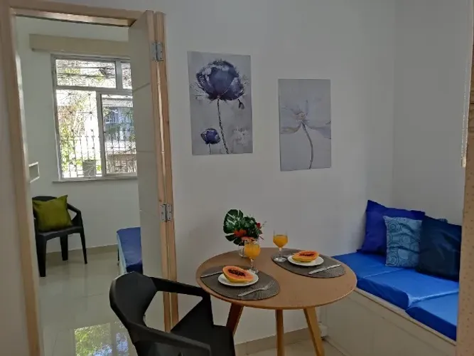 Apartamento charmoso, quarto e sala, Tijuca, no máximo um casal, internet rápida