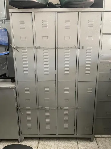 Armário de aço para escritório - 8 portas