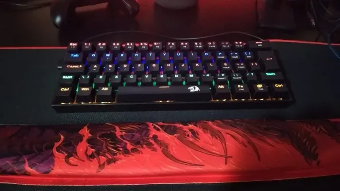 Redragon TECLADO GAMER MECANICO LAKSHMI RAINBOW PRETO SWITCH MARROM ABNT2