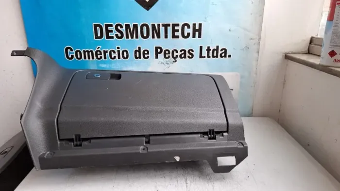 Porta luvas Jetta 2008-2012 Com detalhe