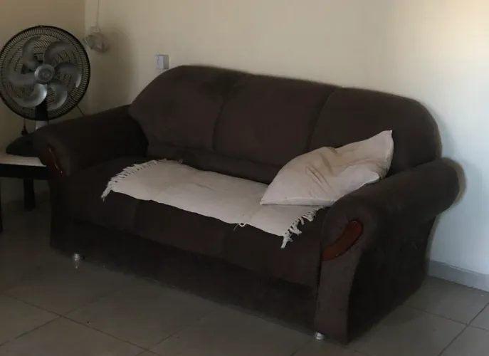 2 Sofás marrom 2 e 3 lugares