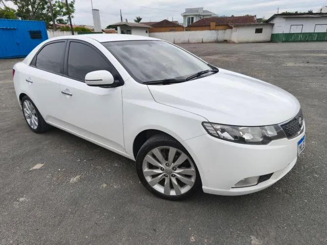 Kia Motors Cerato 1.6 16V Flex Aut. 2013