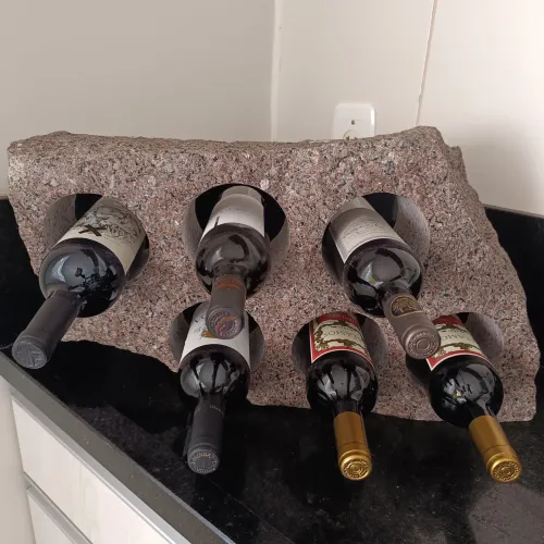 Adega de vinhos granito rústico marrom Guaíba 