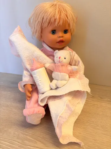 Boneca little mommy que se mexe e fala 