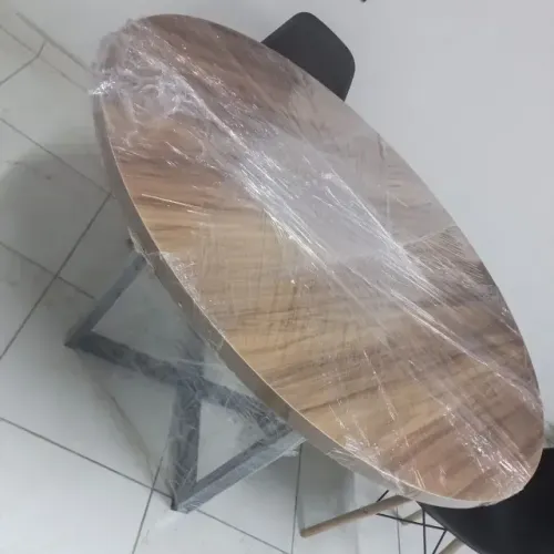 mesa redonda industrial alto padrão em mdf para 4 lugares, cor nogal sevilha
