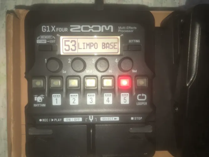 Pedaleira Zoom G1x Four