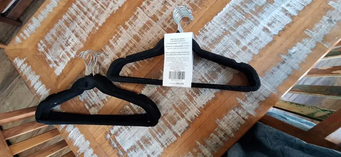 18 cabides de veludo