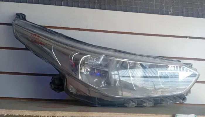 FAROL TOYOTA YARIS LADO DIREITO 18/24