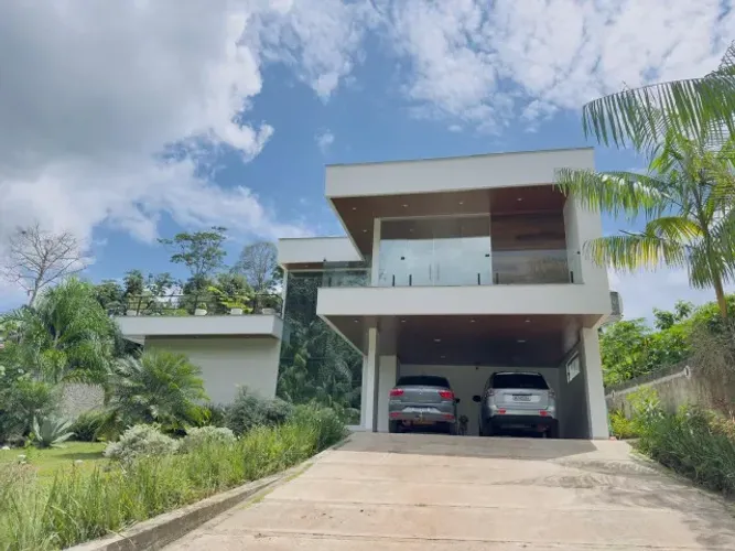 Mansão Exclusiva à Venda - Oportunidade Única em Presidente Figueiredo - Terra das cachoei