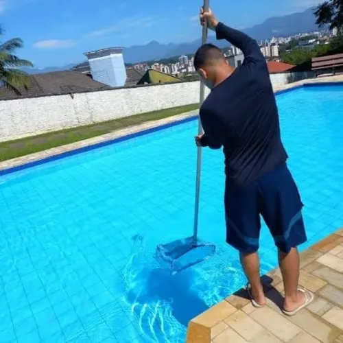 Piscineiro/ limpeza de piscina proteja sua piscina contra a dengue