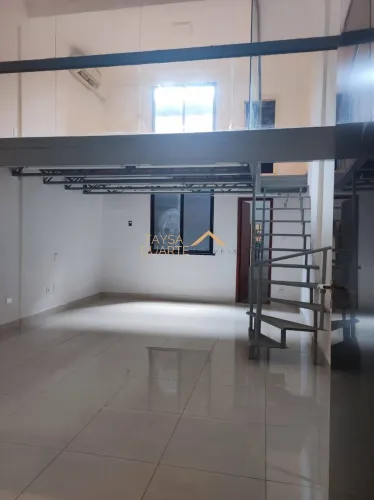 Sala comercial c/ mezanino p/ Locaçao - 42m2 ! Adrianópolis -R$ 3.500,00