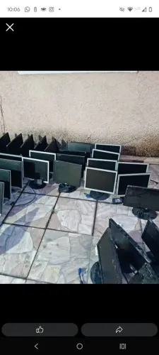 Lotes de peças de informática com contendo 38 monitores de diversas marcas e tamanhos !!!