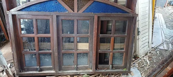 VITRO DE MADEIRA COLONIAL  ABERTURA MAXIMAR 3 PARTES  //// R$850,00 