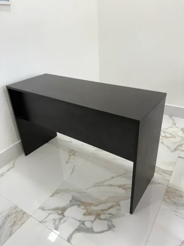 Mesa de escritório em MDF Preto. Fabricamos e entregamos