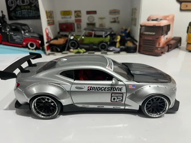 Miniatura Camaro prata 