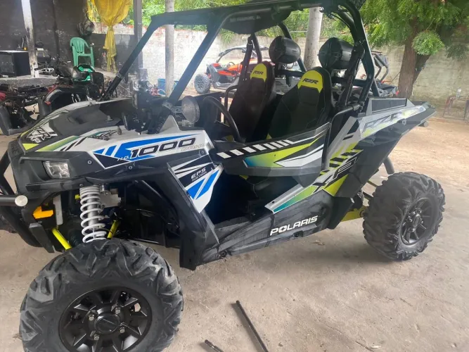 Vendo UTV Polaris RZR 1000CC 