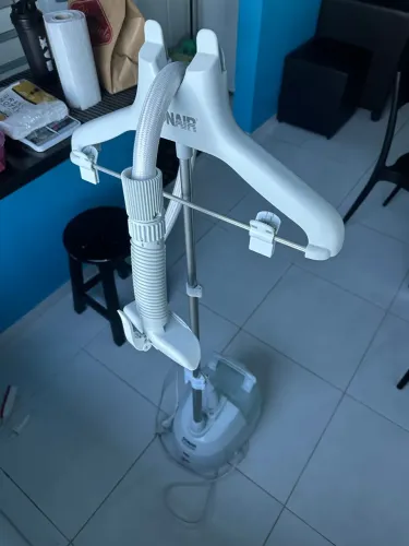 Vaporizador de Roupas Vertical - Remove Amassados Rápido e Sem Passar