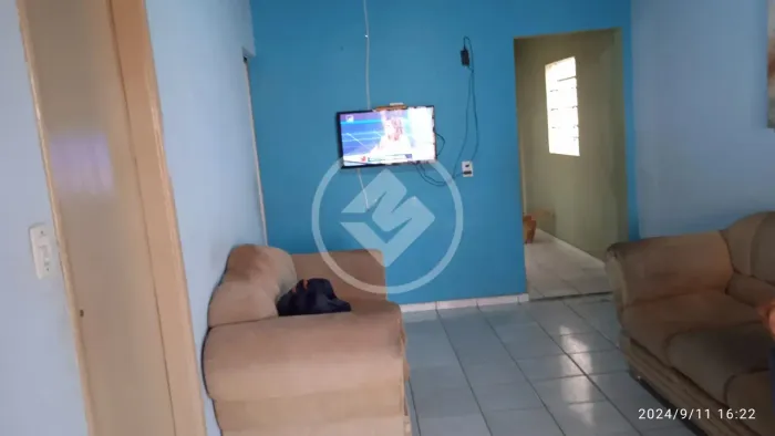Venda ou Locação - Casa no CPA II, 3 quartos, sendo 1 suíte, cozinha ampla, espaço para 5