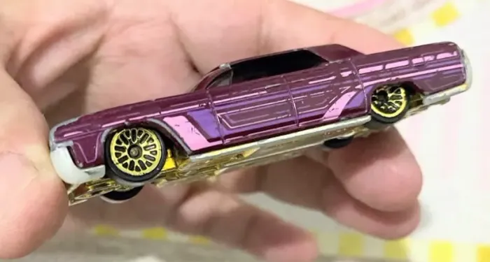 Vende-se Miniatura de Carro Lincoln : Hot Whells 64 Lincoln Continental 2007