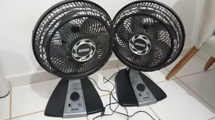 2 Ventiladores De Mesa Arno Vf30 220v Para Aproveitar Peças