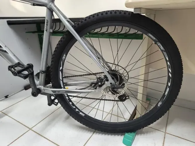Bicicleta KSW XLT 100 semi nova. Aro - 29 Shimano. Quadro - 21 Material - alumínio Tip