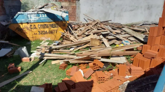 Madeiras final de obra doação