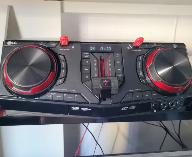 System LG Xboom CJ98 2700W com CD. Excelente estado.