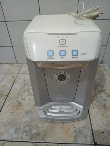 Vendo um bebedouro Eletrolux 