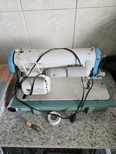 Máquina de costura Elgin M25