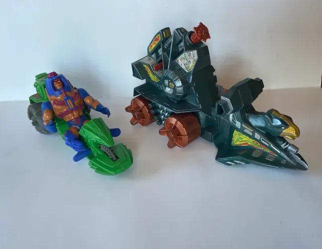 Lote veículos combater, battle ram +Multifaces linha He man