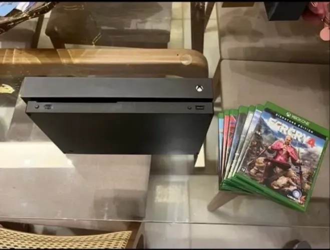 Xbox One X + 2 controles