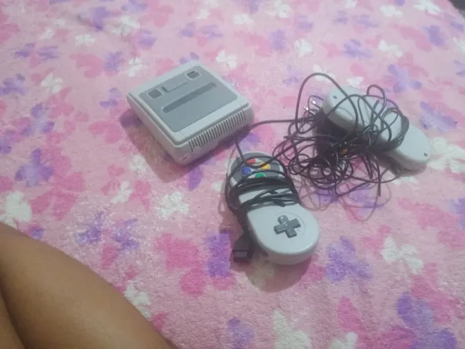 Vídeo game retro 8 bits vai SNES mini