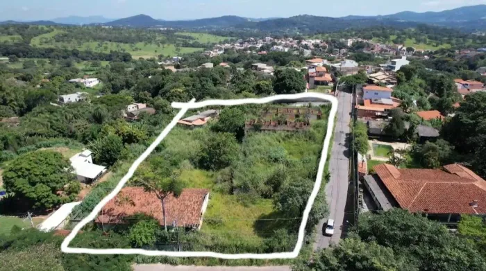 Terreno de 4000m² com Casa