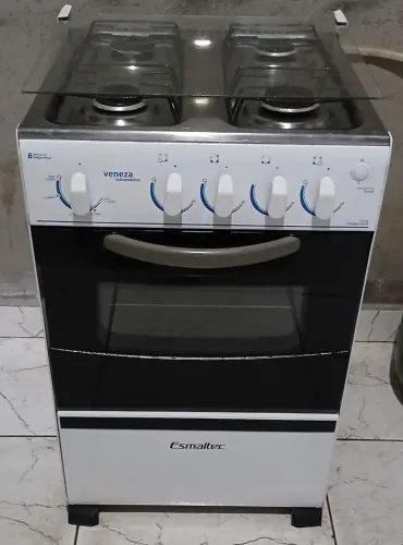 Vendo fogão 4 bocas ,não é elétrico 