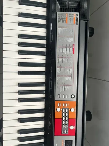 Teclado Musical Yamaha F50 (kit completo)