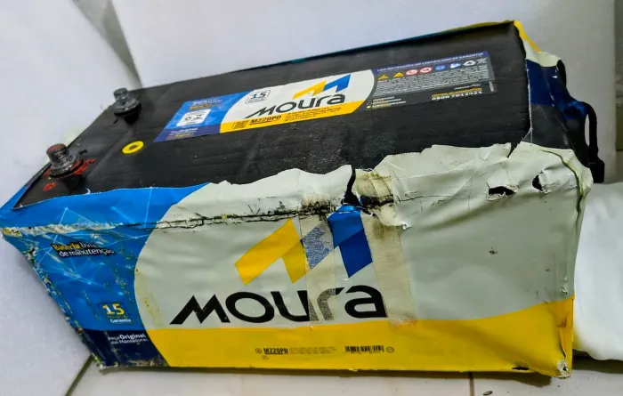$ OPORTUNIDADE ÚNICA $ BATERIA MOURA/CAMINHÃO= 220 AMP-PD. Foi utilizada apenas por 1 mês.