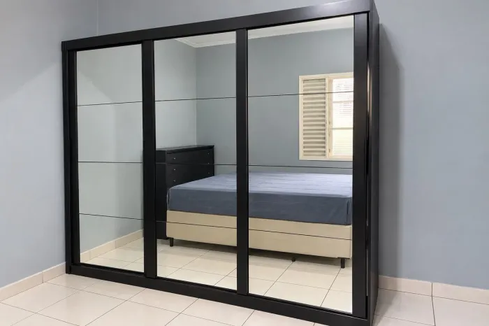 Guarda roupas casal c/ espelhos 