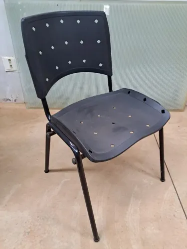 Kit com 05 Cadeiras Fixa Plástica Empilhável Preto