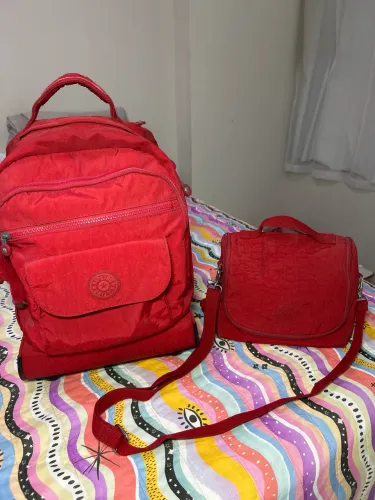 Vende-se mochila e lancheira kipling original, usada por um ano, sem marcas de uso