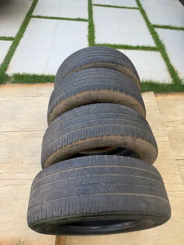 Vendo Pneus para Ram 1.500