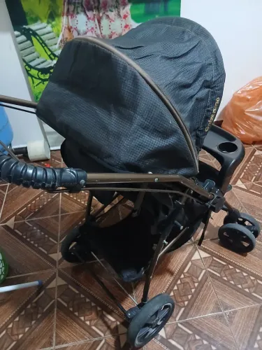 Vendendo um jogo carrinho mais bebê conforto